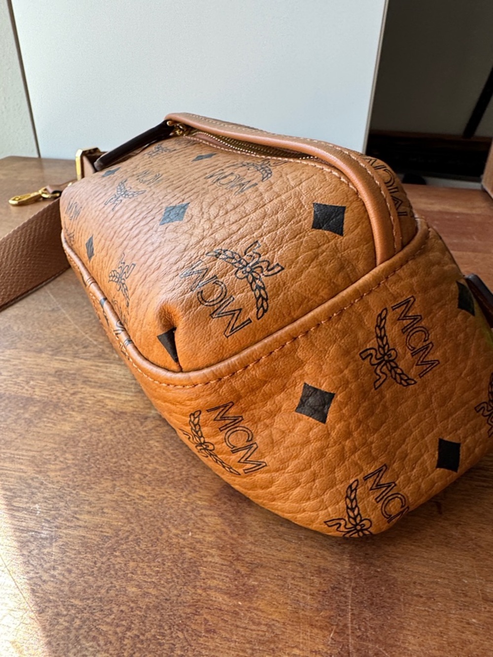 MCM Sling- Crossbody- Bum- Belt bag- All in one! - Picture 9 of 10